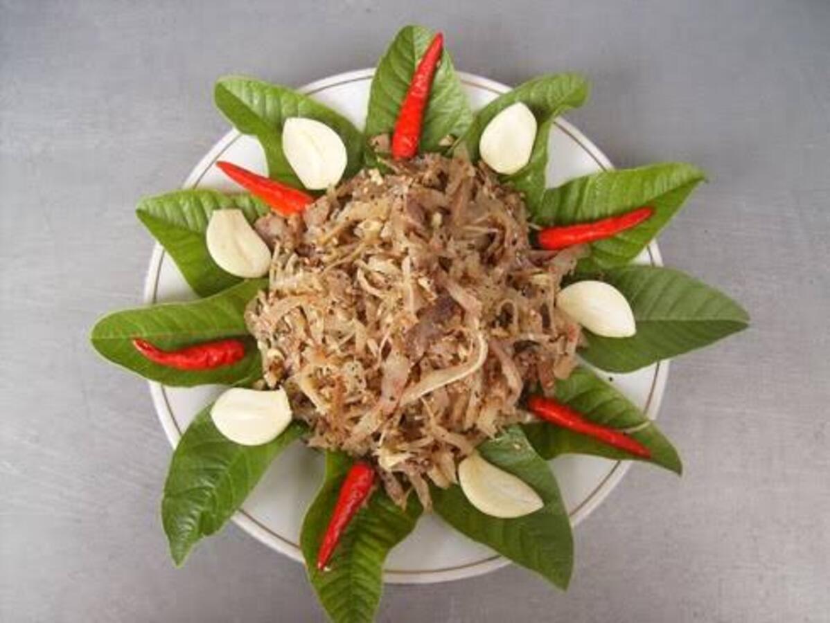 tré Bình Định Dì Anh gói bó rơm và đóng hũ